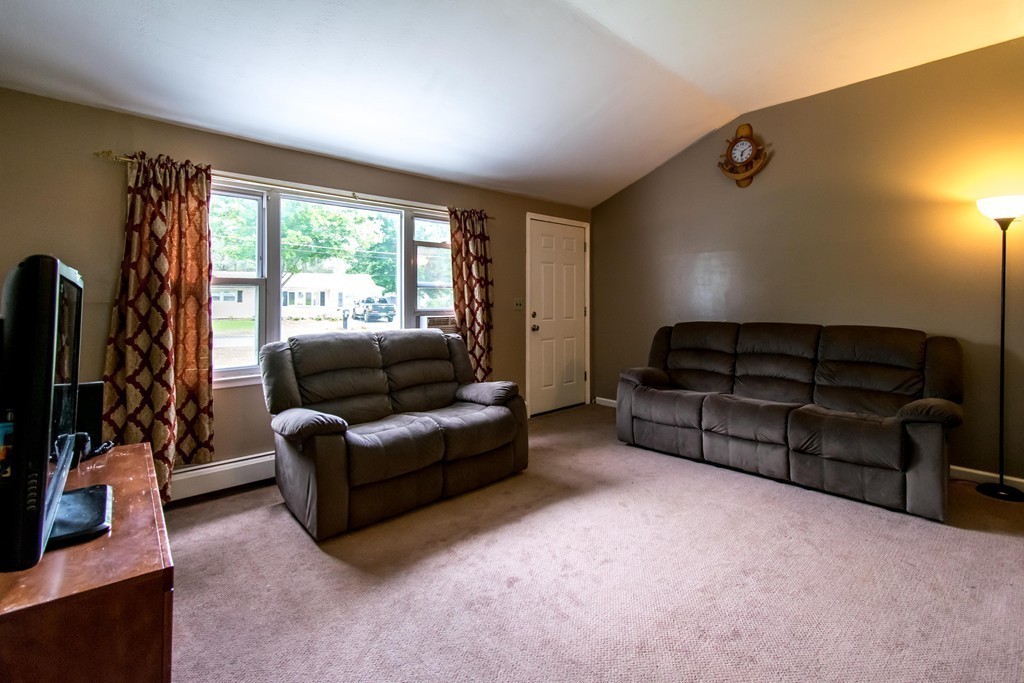 23 Seminole Street Springfield, MA 01118 - Photo 6 of 23