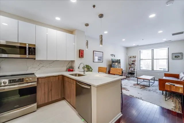 $600,000 | 26 Ave At Port Imperial, Unit 213, West New York, NJ 07093