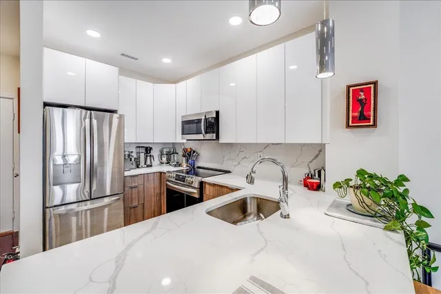 $600,000 | 26 Ave At Port Imperial, Unit 213, West New York, NJ 07093