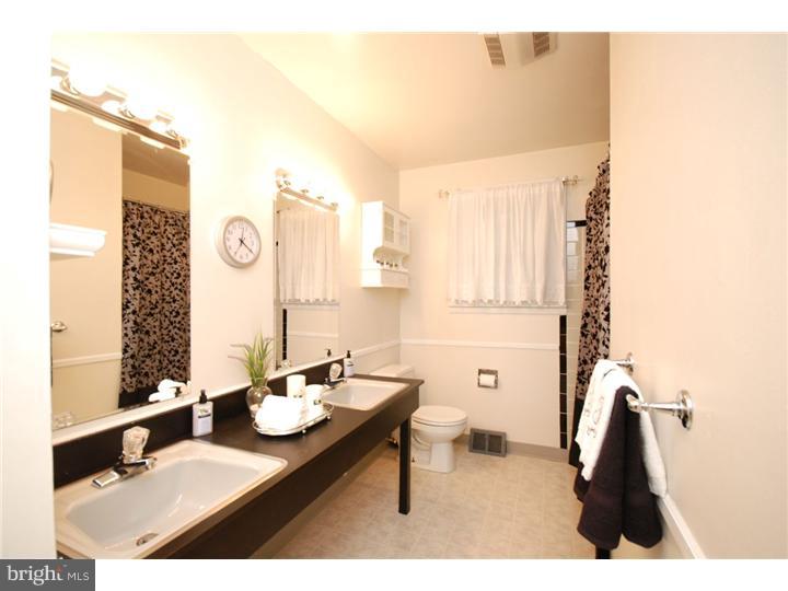 807 Richard Road Cherry Hill, NJ 08034 - Photo 19 of 25 Bathroom