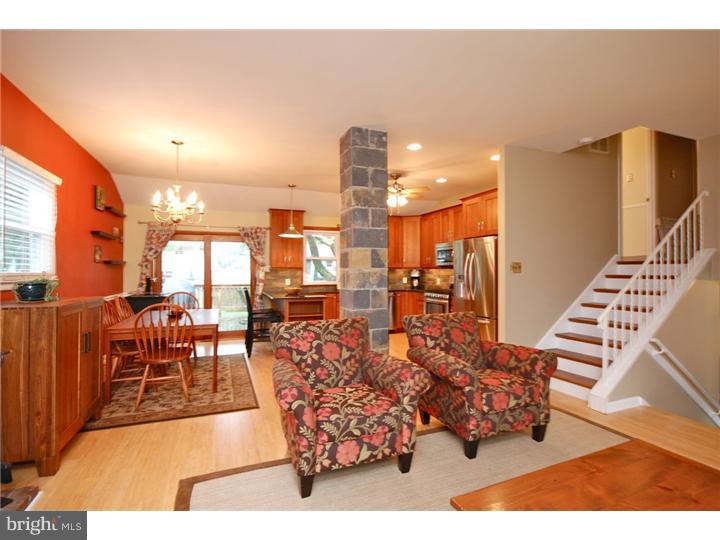 807 Richard Road Cherry Hill, NJ 08034 - Photo 5 of 25 Living Room