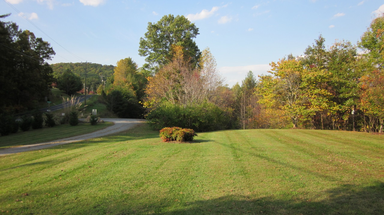 18 White Oak Road Boones Mill, VA 24065 - Photo 25 of 32 Front Yard