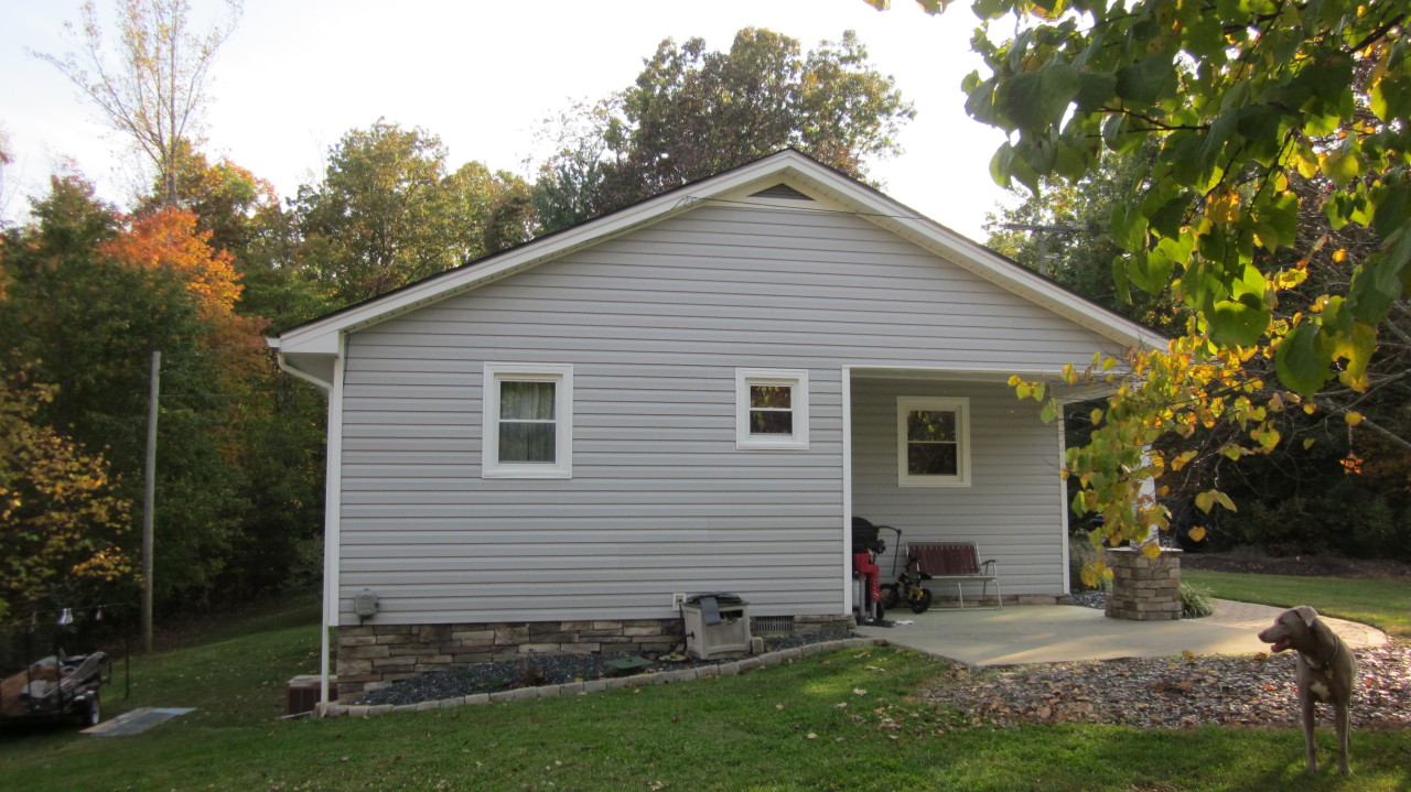 18 White Oak Road Boones Mill, VA 24065 - Photo 4 of 32 Left Side