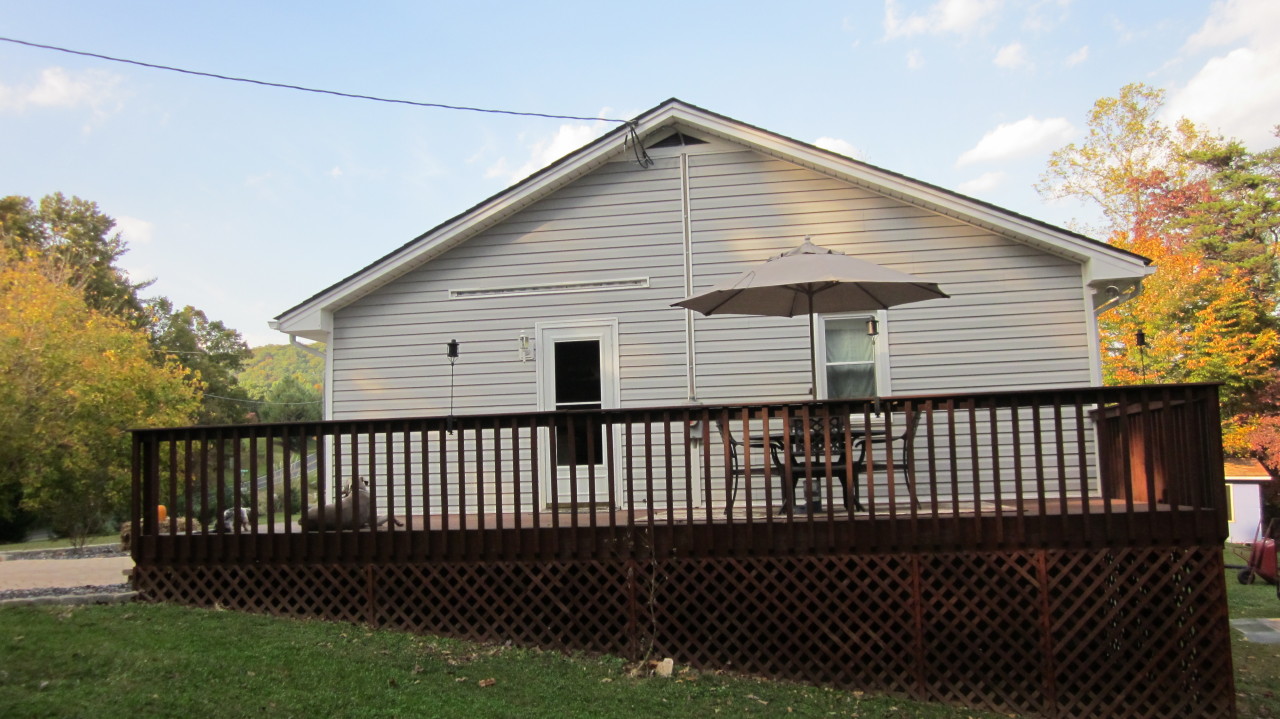 18 White Oak Road Boones Mill, VA 24065 - Photo 5 of 32 Right Side