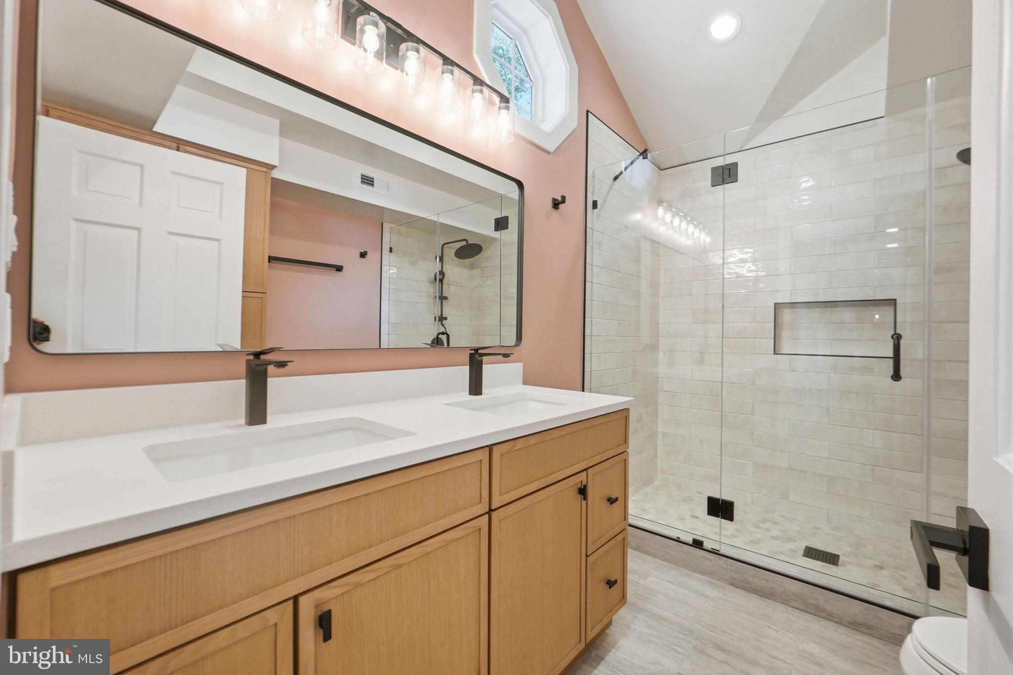 5121 Wissioming Road Bethesda, MD 20816 - Photo 28 of 41 Primary Bathroom