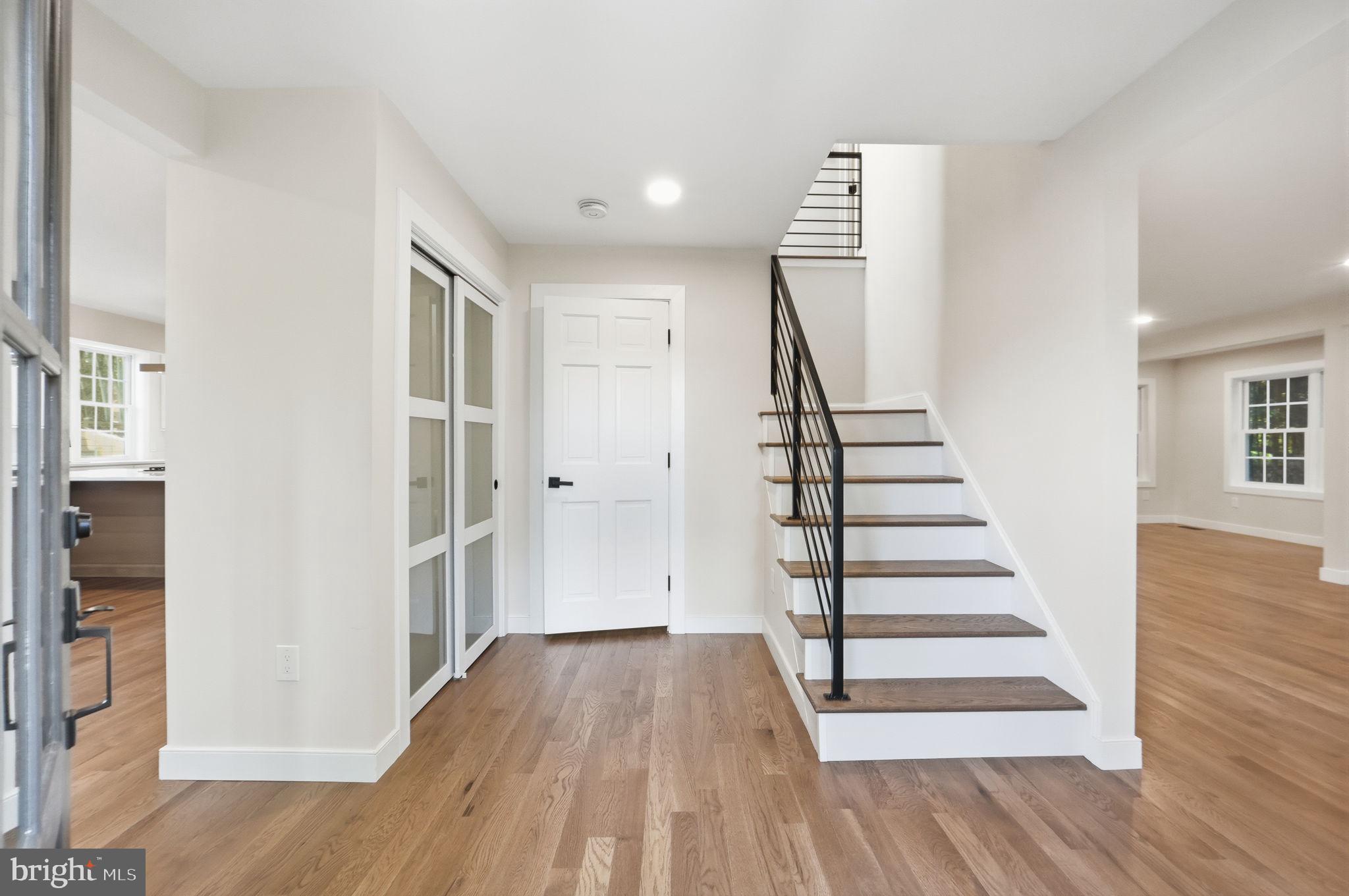 5121 Wissioming Road Bethesda, MD 20816 - Photo 5 of 41 Foyer