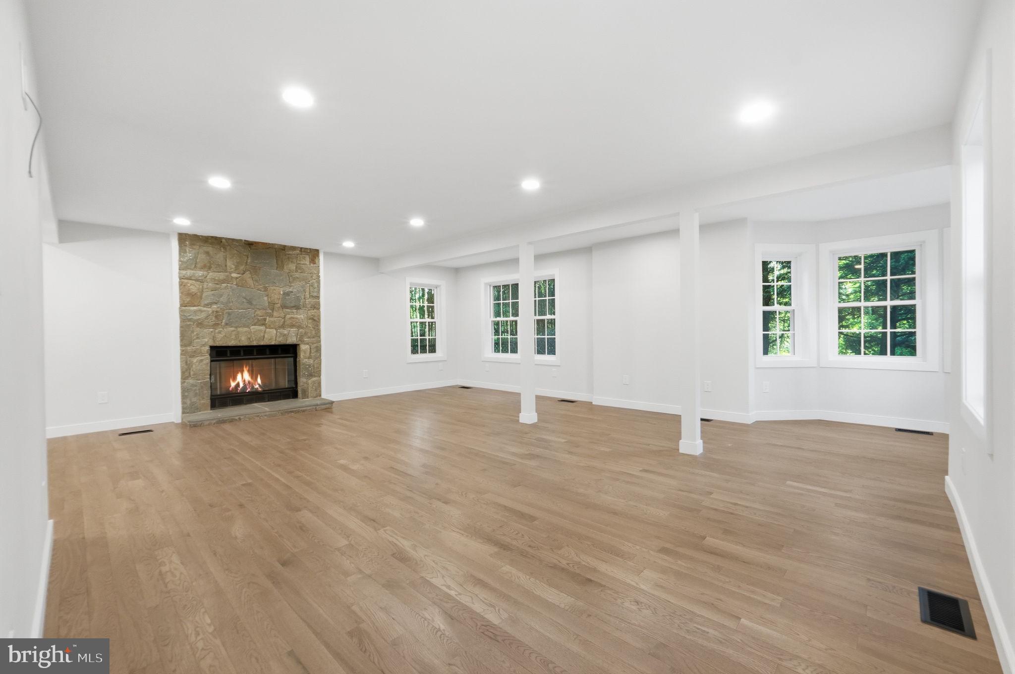 5121 Wissioming Road Bethesda, MD 20816 - Photo 7 of 41 Living Room