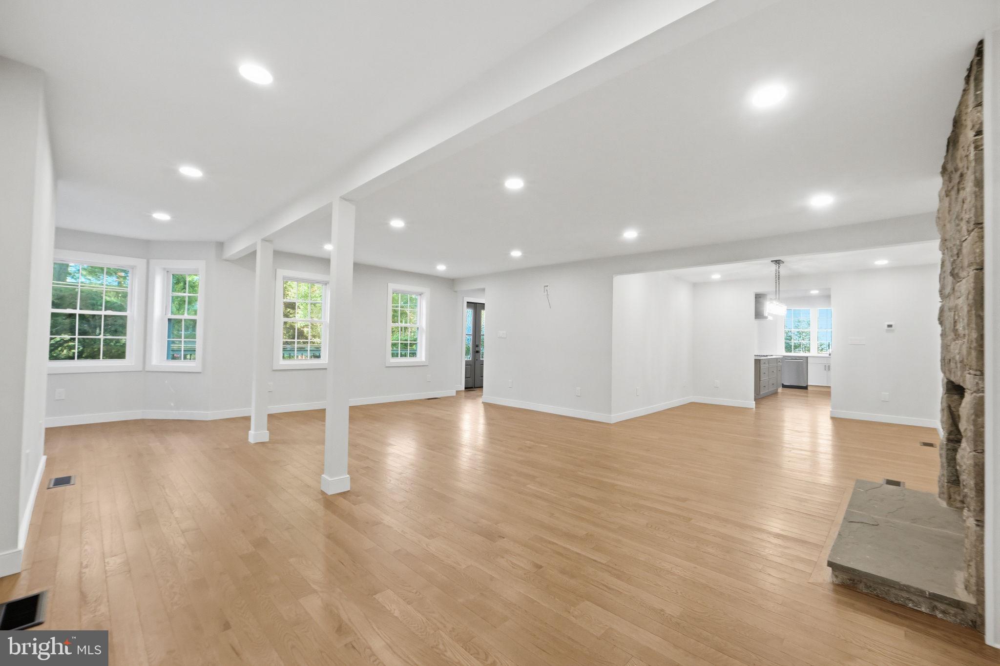 5121 Wissioming Road Bethesda, MD 20816 - Photo 10 of 41 Living Room
