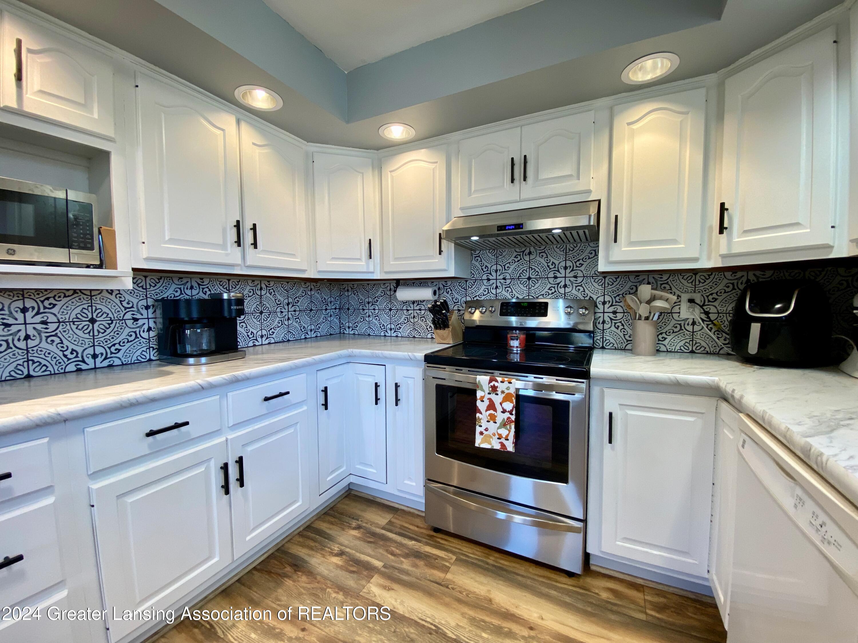 2820 Lehman Road Dewitt, MI 48820 - Photo 15 of 47 kitchen