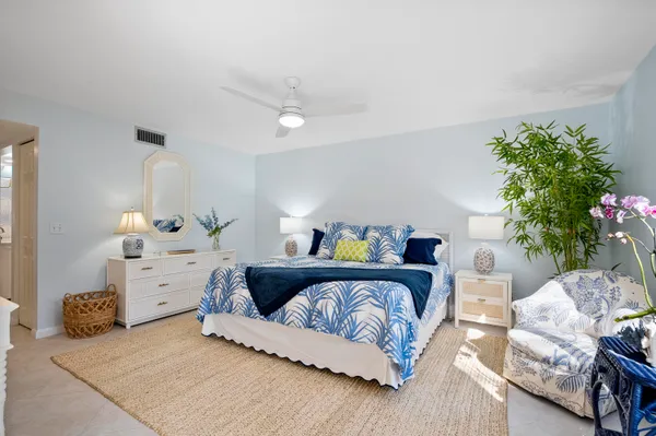 $300,000 | 5172 Southeast Club Way, Unit 108, Stuart, FL 34997