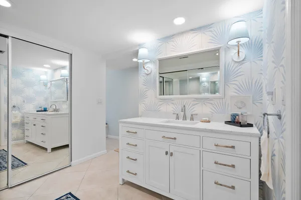 $300,000 | 5172 Southeast Club Way, Unit 108, Stuart, FL 34997