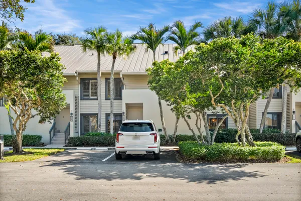 $300,000 | 5172 Southeast Club Way, Unit 108, Stuart, FL 34997