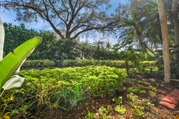 $300,000 | 5172 Southeast Club Way, Unit 108, Stuart, FL 34997