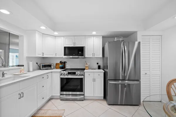 $300,000 | 5172 Southeast Club Way, Unit 108, Stuart, FL 34997