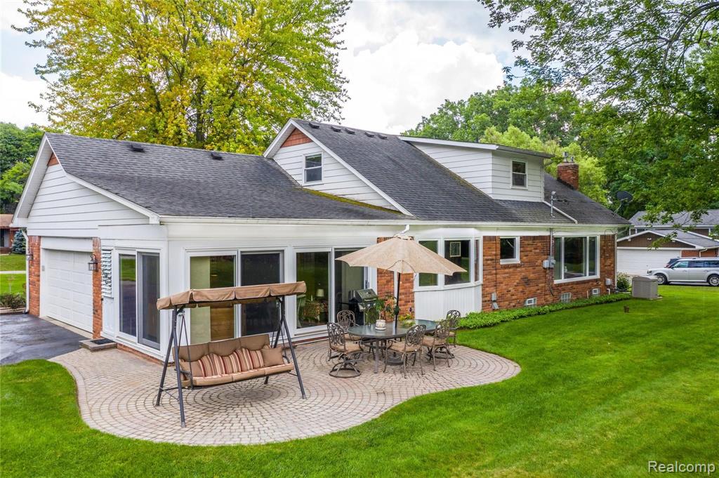 318 Randolph Road Rochester Hills, MI 48309 - Photo 4 of 46