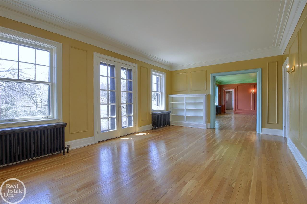 1005 Whittier Road Grosse Pointe, MI 48230 - Photo 42 of 63 31375442-41.JPG