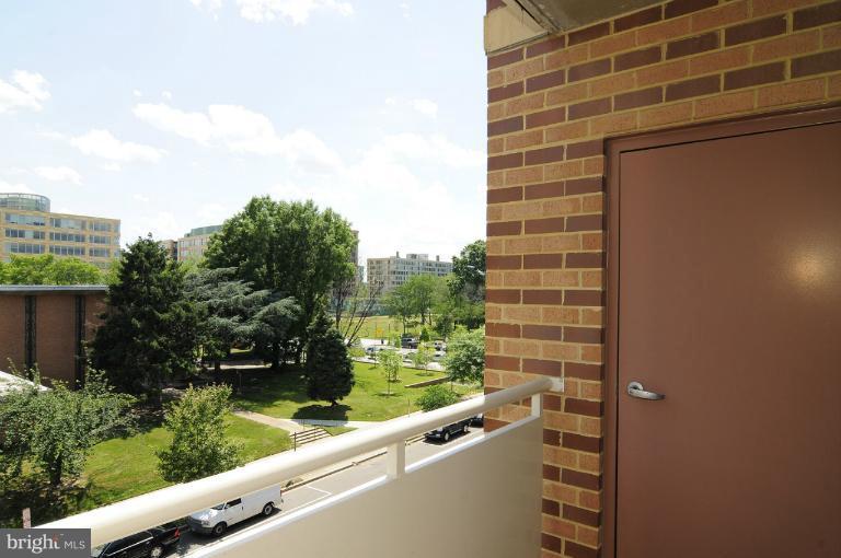 355 I Street Southwest, Unit S406 Washington, DC 20024 - Photo 15 of 18 Exterior (General)