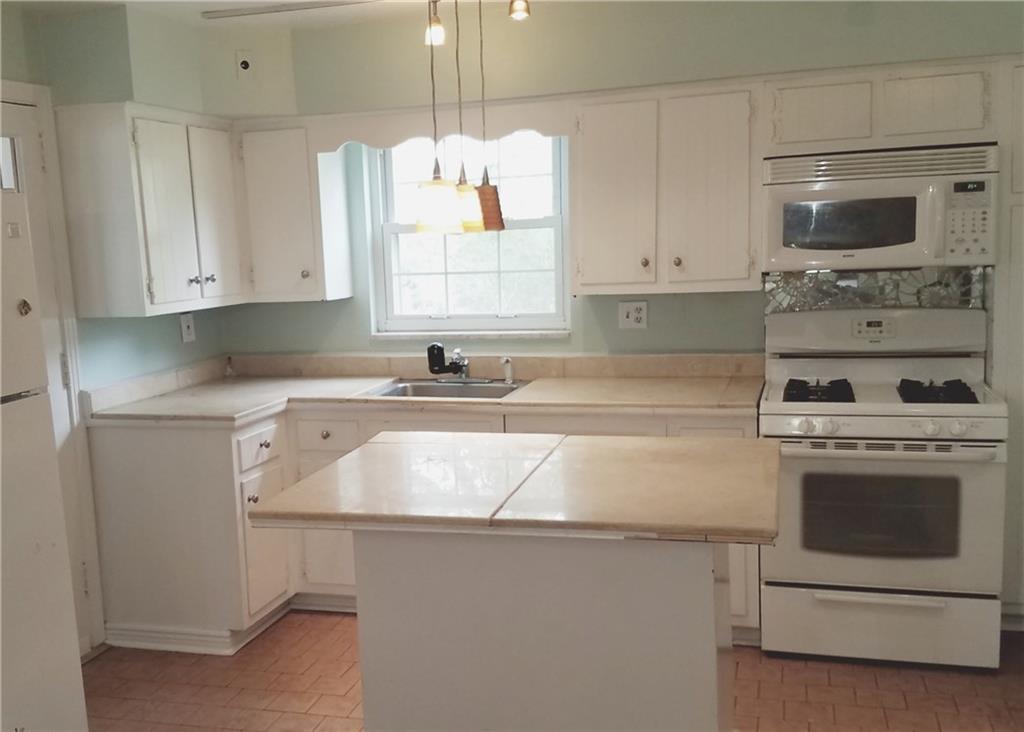 This centrally located, well designed kitchen provides views through to all main floor rooms and the back yard making it easy to keep an eye on children and pet activities.