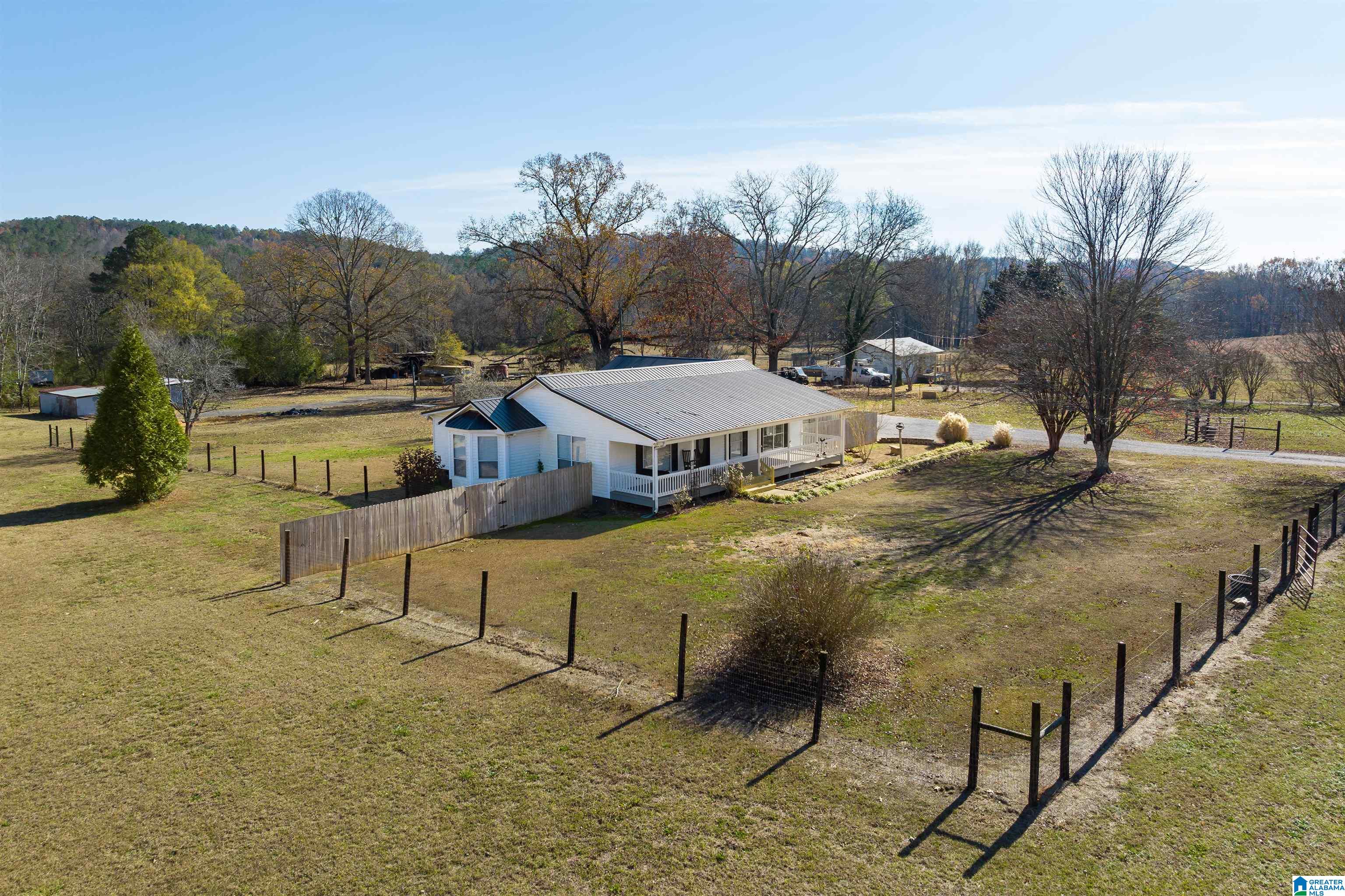 1094 Crawford Cove Road Springville, AL 35146 - Photo 2 of 33