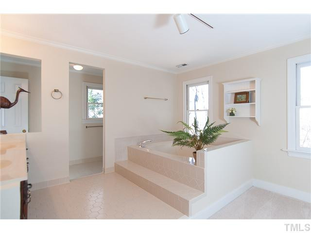 5604 North Hawthorne Way Raleigh, NC 27613 - Photo 16 of 21 Master Bath/Spa