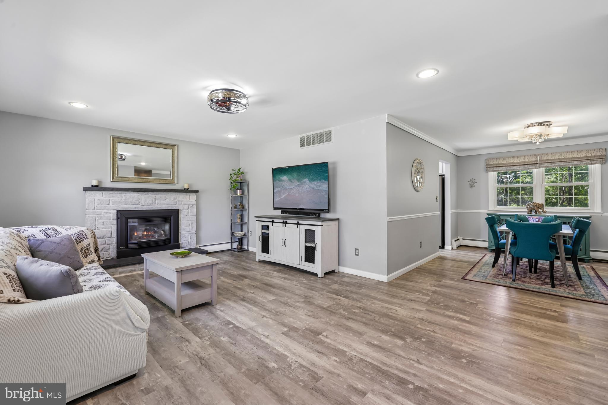 2806 Pinewick Road Ellicott City, MD 21042 - Photo 2 of 61 Living Room