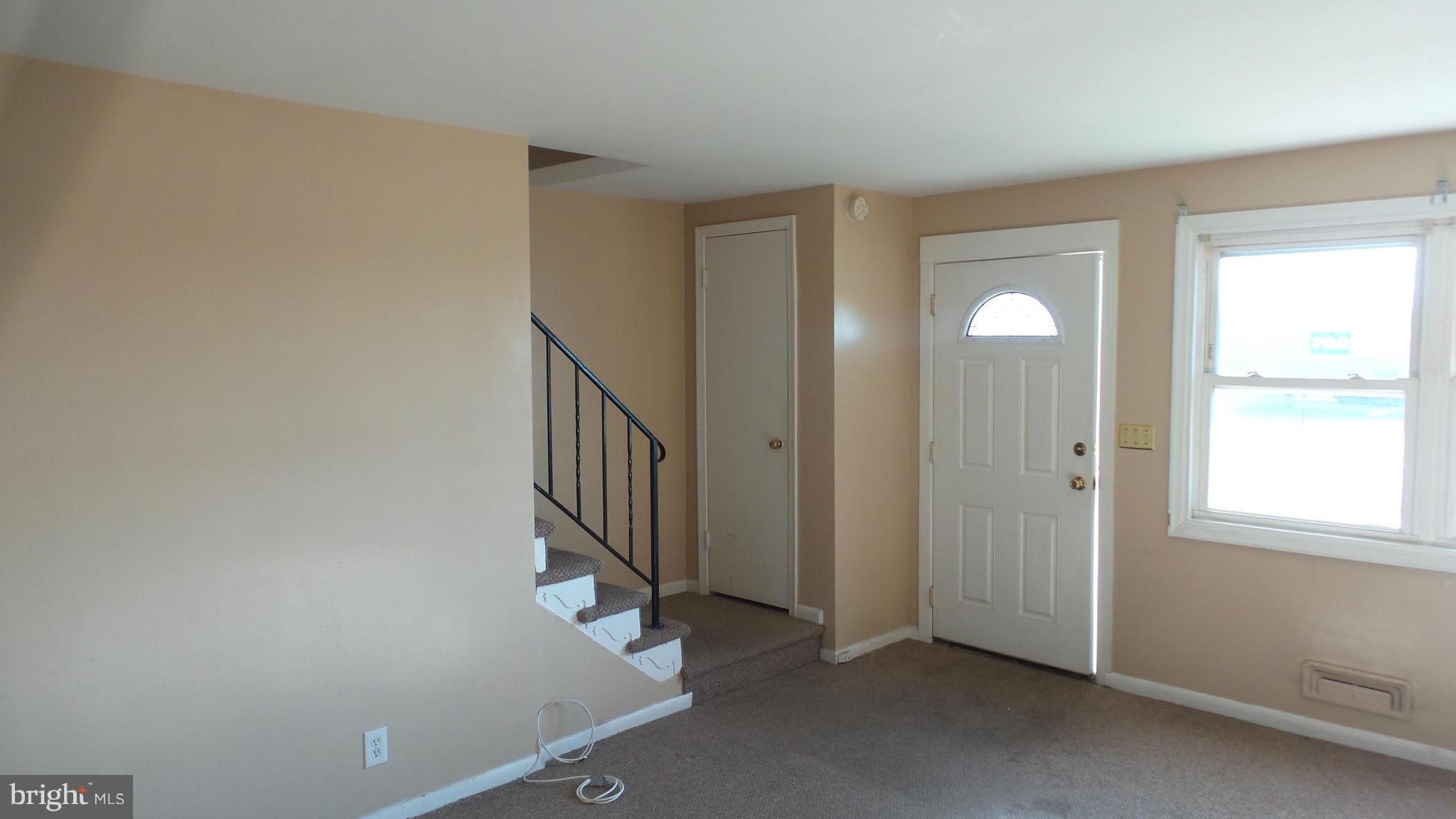 6530 Riverview Avenue Dundalk, MD 21222 - Photo 5 of 16 Living Room