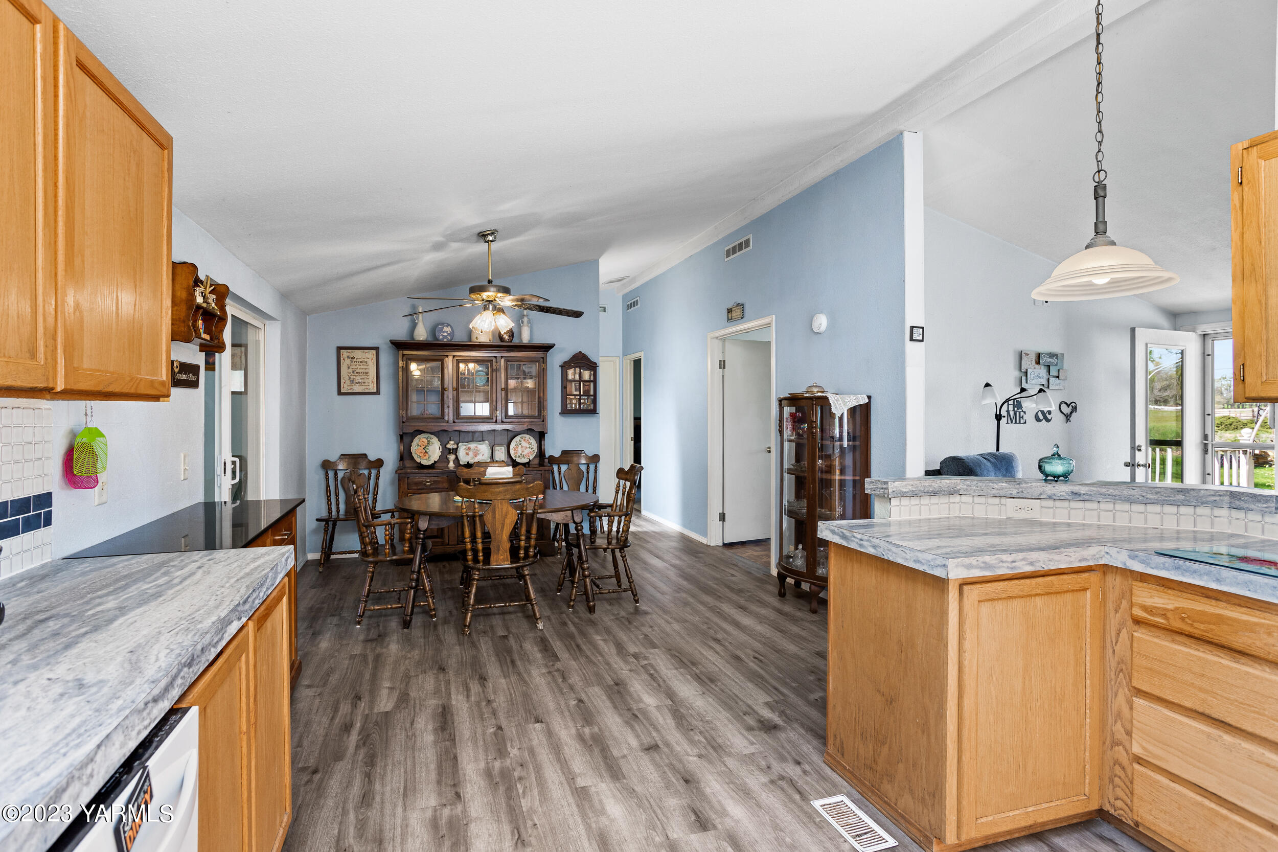 910 Robinson Road Grandview, WA 98930 - Photo 13 of 37 a view of a kitchen and dining room