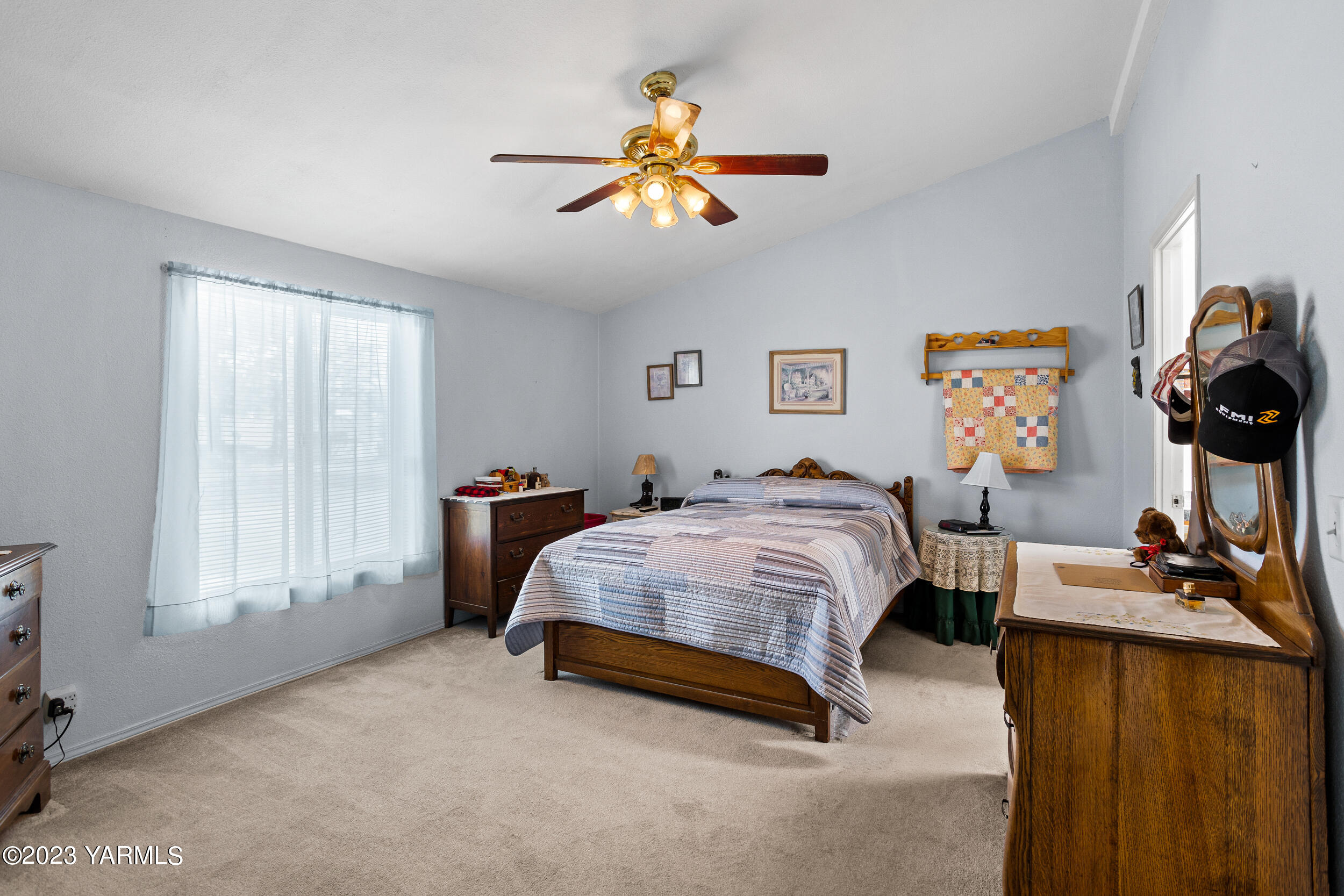 910 Robinson Road Grandview, WA 98930 - Photo 20 of 37 a spacious bedroom with a bed and a window
