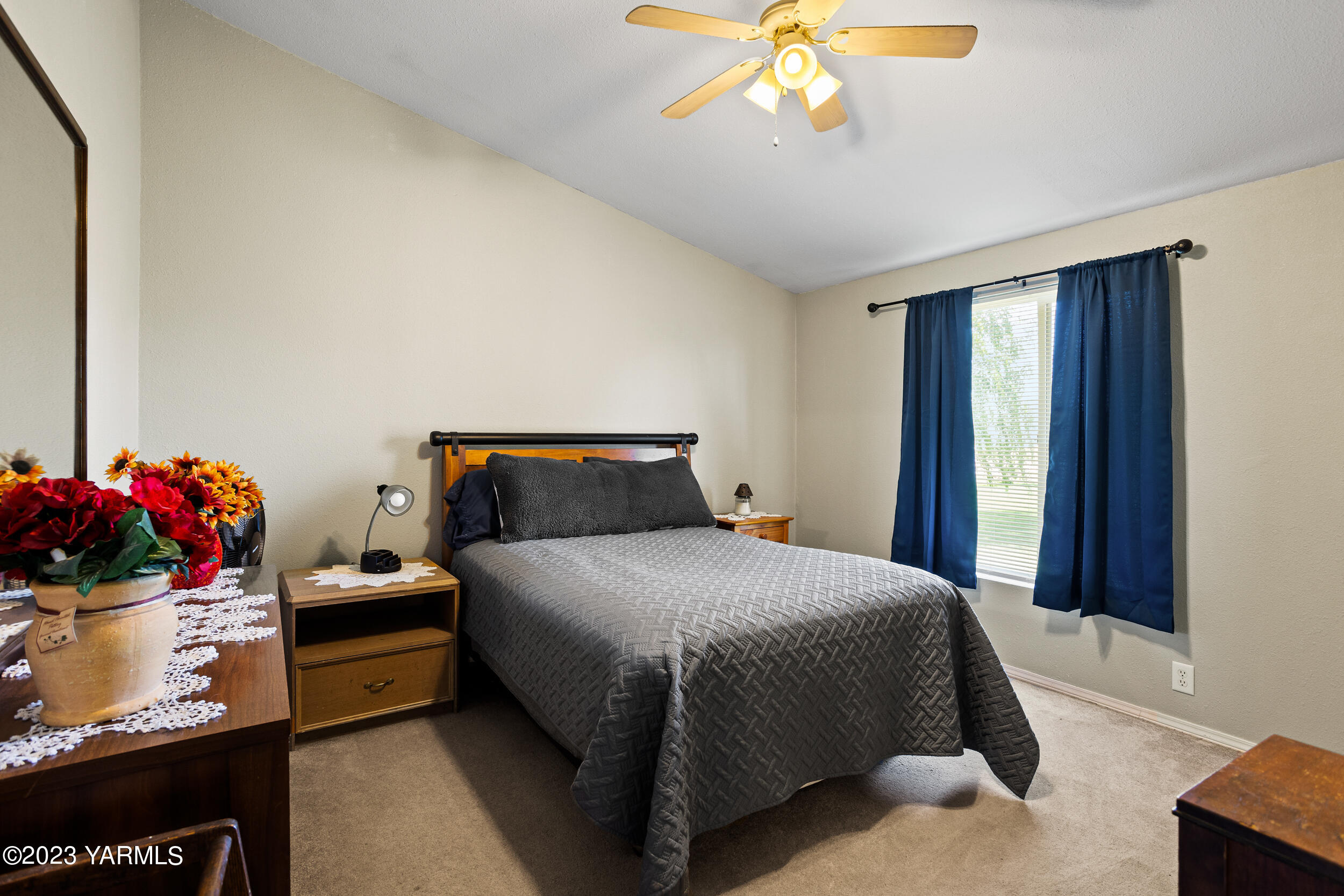 910 Robinson Road Grandview, WA 98930 - Photo 23 of 37 a bedroom with a bed and a chandelier