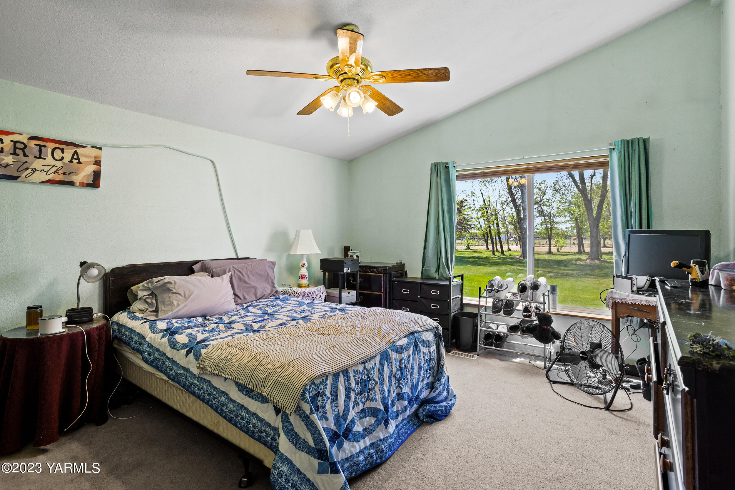 910 Robinson Road Grandview, WA 98930 - Photo 25 of 37 a bed room with a bed and a chandelier