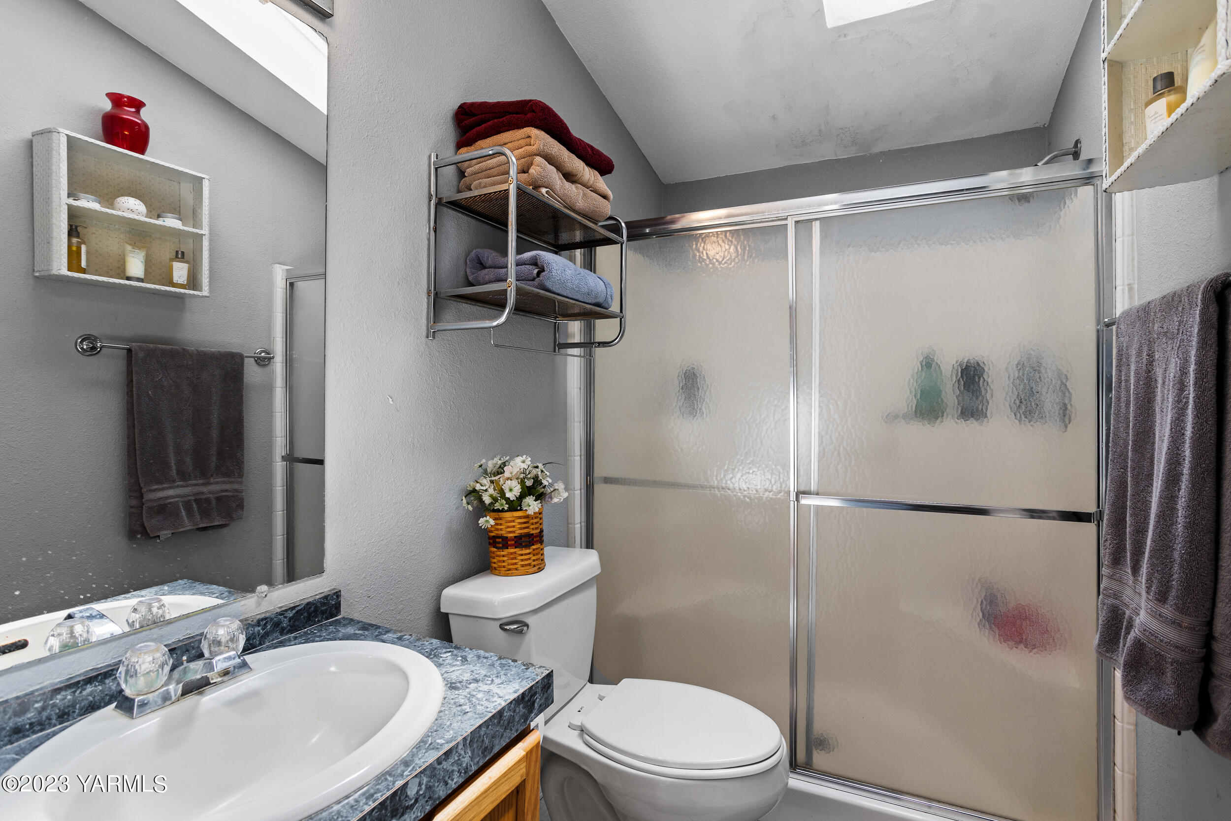 910 Robinson Road Grandview, WA 98930 - Photo 26 of 37 a bathroom with a sink toilet and shower