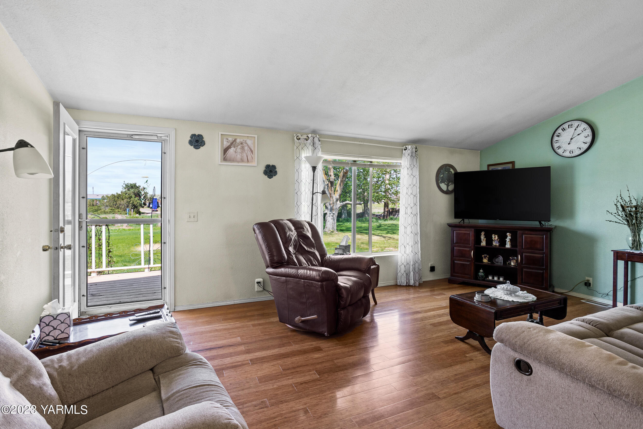 910 Robinson Road Grandview, WA 98930 - Photo 5 of 37 a living room with furniture a flat screen tv and a window