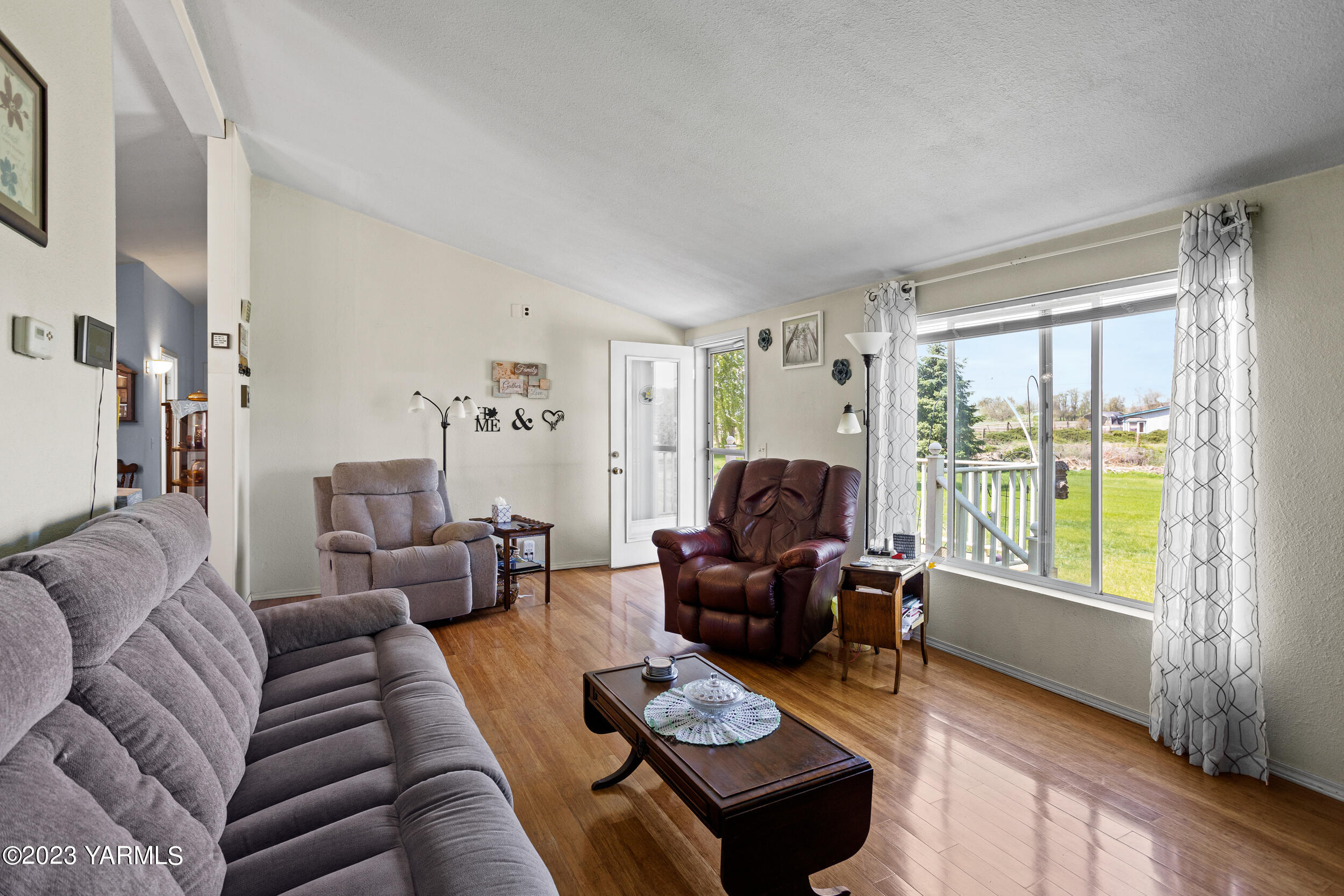 910 Robinson Road Grandview, WA 98930 - Photo 7 of 37 a living room with furniture and a large window