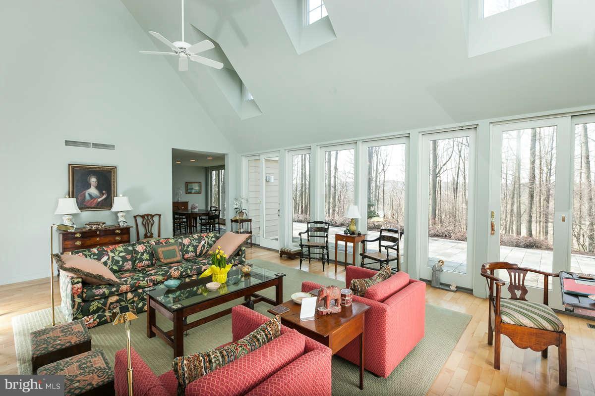 125 East Quaker Bottom Road Sparks, MD 21152 - Photo 5 of 18 Living Room
