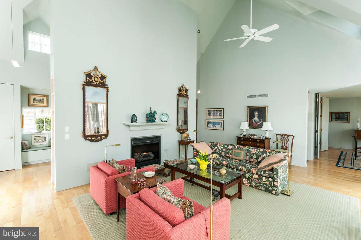 125 East Quaker Bottom Road Sparks, MD 21152 - Photo 6 of 18 Living Room