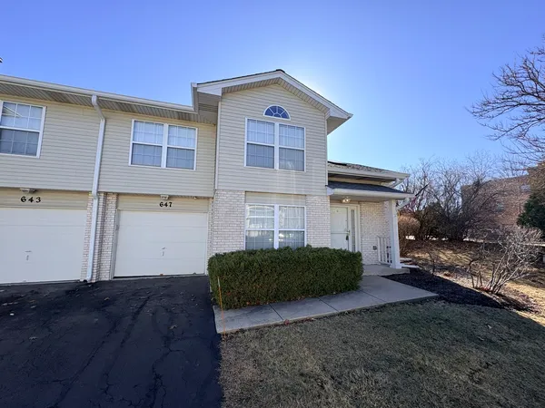 $2,300 | 647 Beaver Court, Unit 647, Naperville, IL 60563