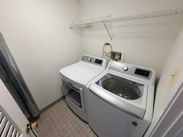 $2,300 | 647 Beaver Court, Unit 647, Naperville, IL 60563