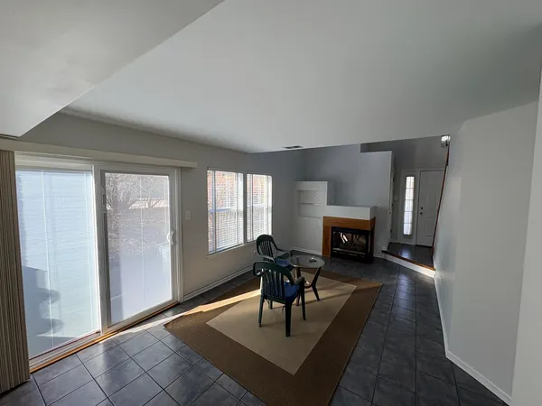$2,300 | 647 Beaver Court, Unit 647, Naperville, IL 60563