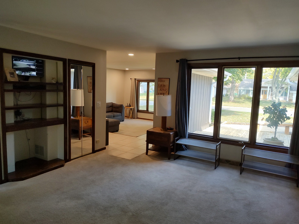 540 Mohican Road Carol Stream, IL 60188 - Photo 9 of 36 a living room with furniture and a large window