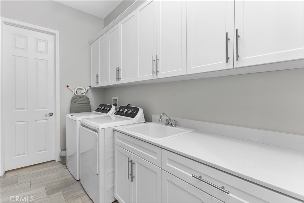 1545 Rio Grande Beaumont, CA 92223 - Photo 19 of 34 a utility room with dryer and washer