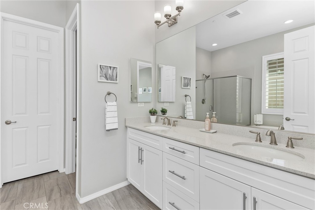 1545 Rio Grande Beaumont, CA 92223 - Photo 24 of 34 a bathroom with double sink and a mirror