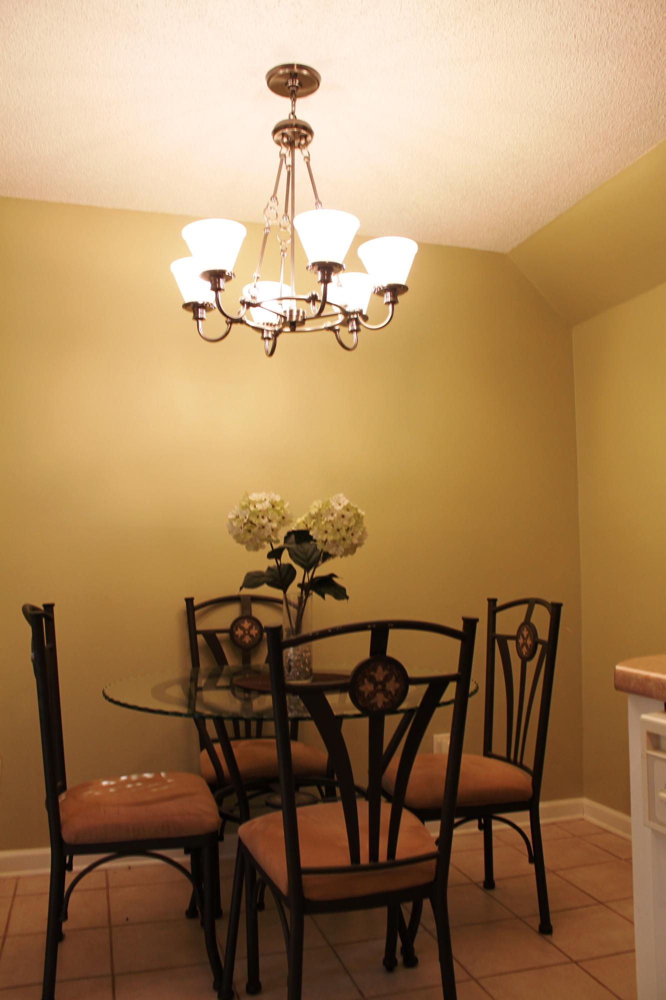 EAt-In Kitchen