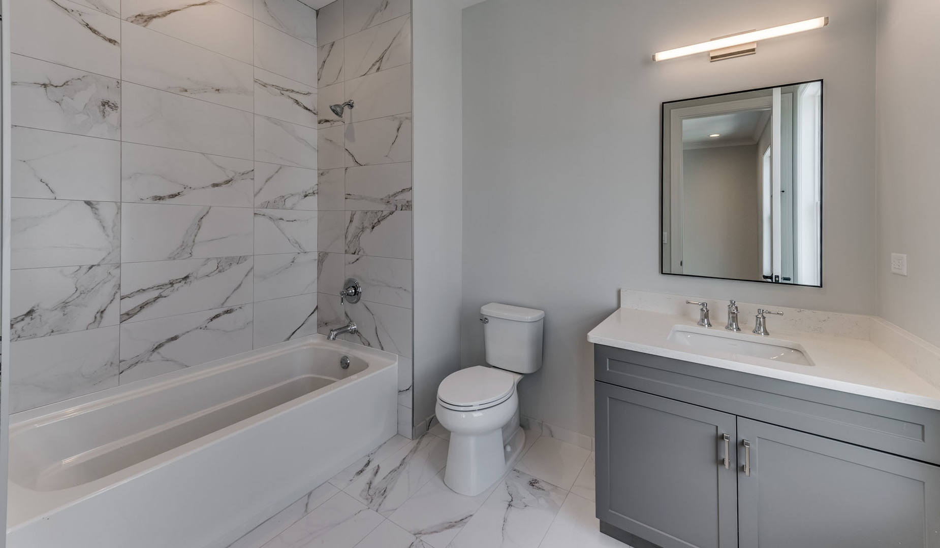 1171 South Eldridge Lane Elmhurst, IL 60126 - Photo 9 of 18 a bathroom with a toilet sink and bathtub