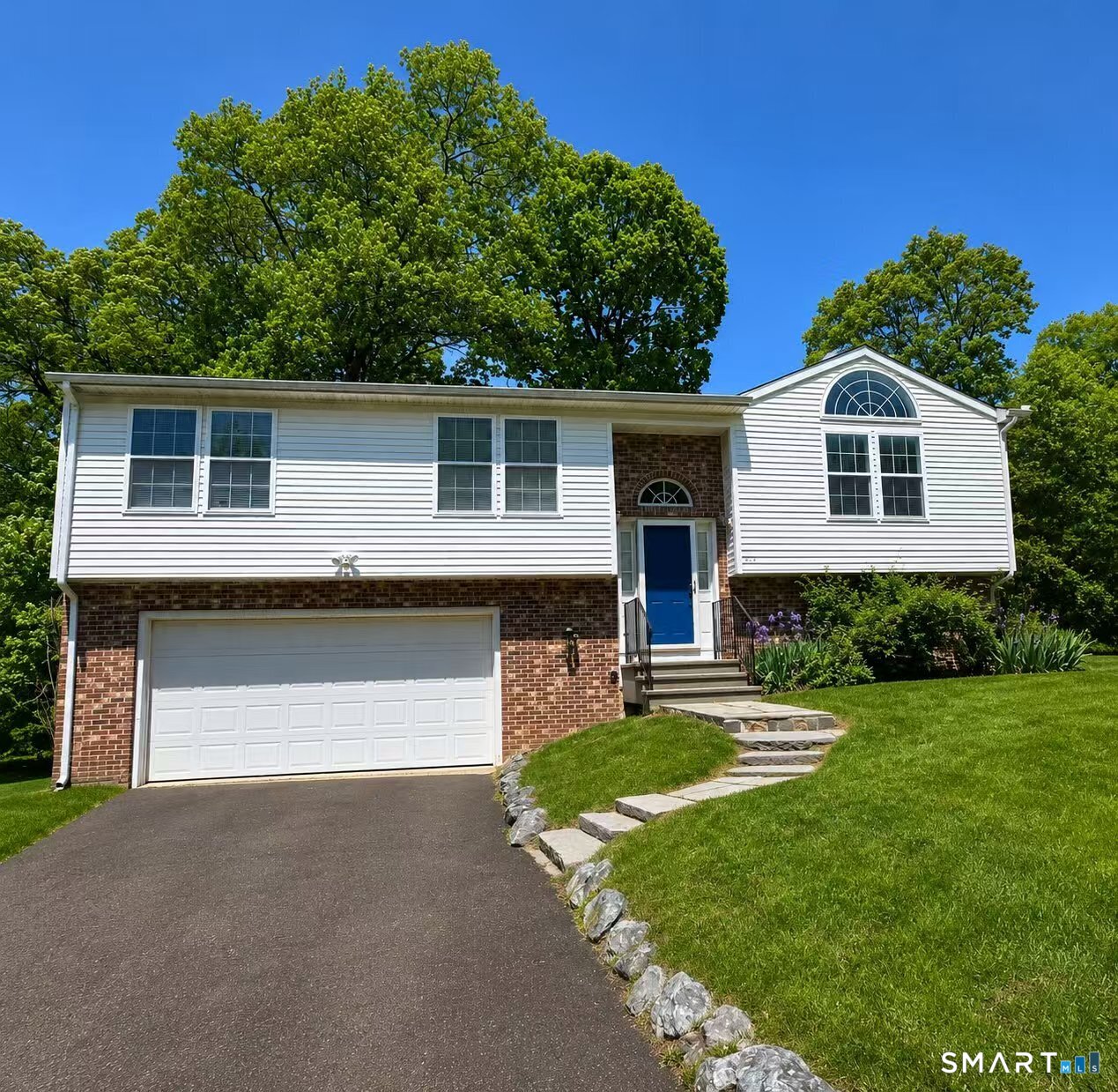 374 Stevenson Road New Haven, CT 06515 - Photo 1 of 14