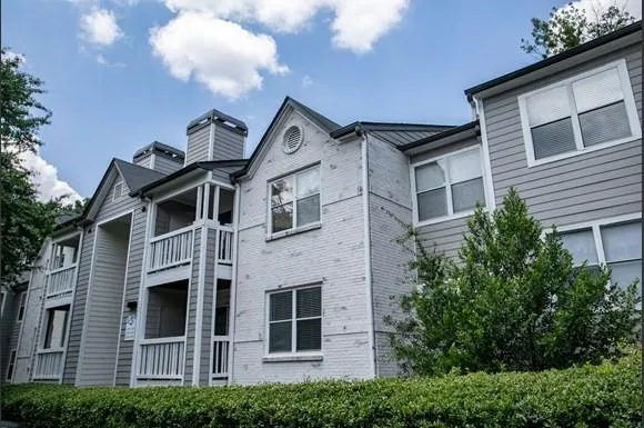 $1,660 | 100 Dunwoody Gables Drive, Unit 2D111, Dunwoody, GA 30338