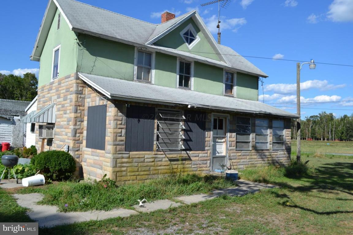 28156 Venton Road Princess Anne, MD 21853 - Photo 2 of 4 a front view of a house with garden