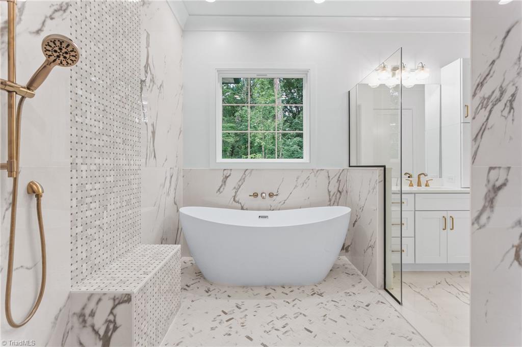 8015 Cranston Court Oak Ridge, NC 27310 - Photo 21 of 46 primary en suite room