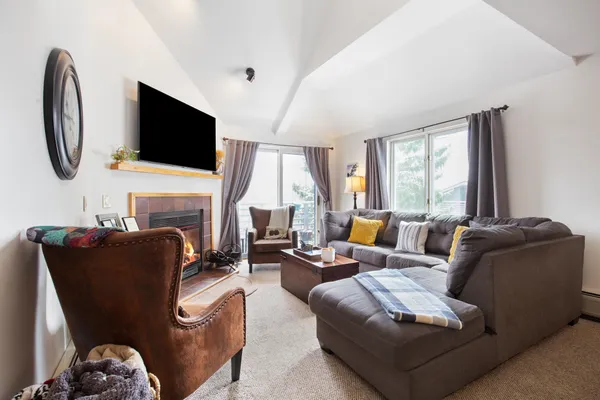 $499,000 | 329 Village Circle, Unit V8, Killington, VT 05751