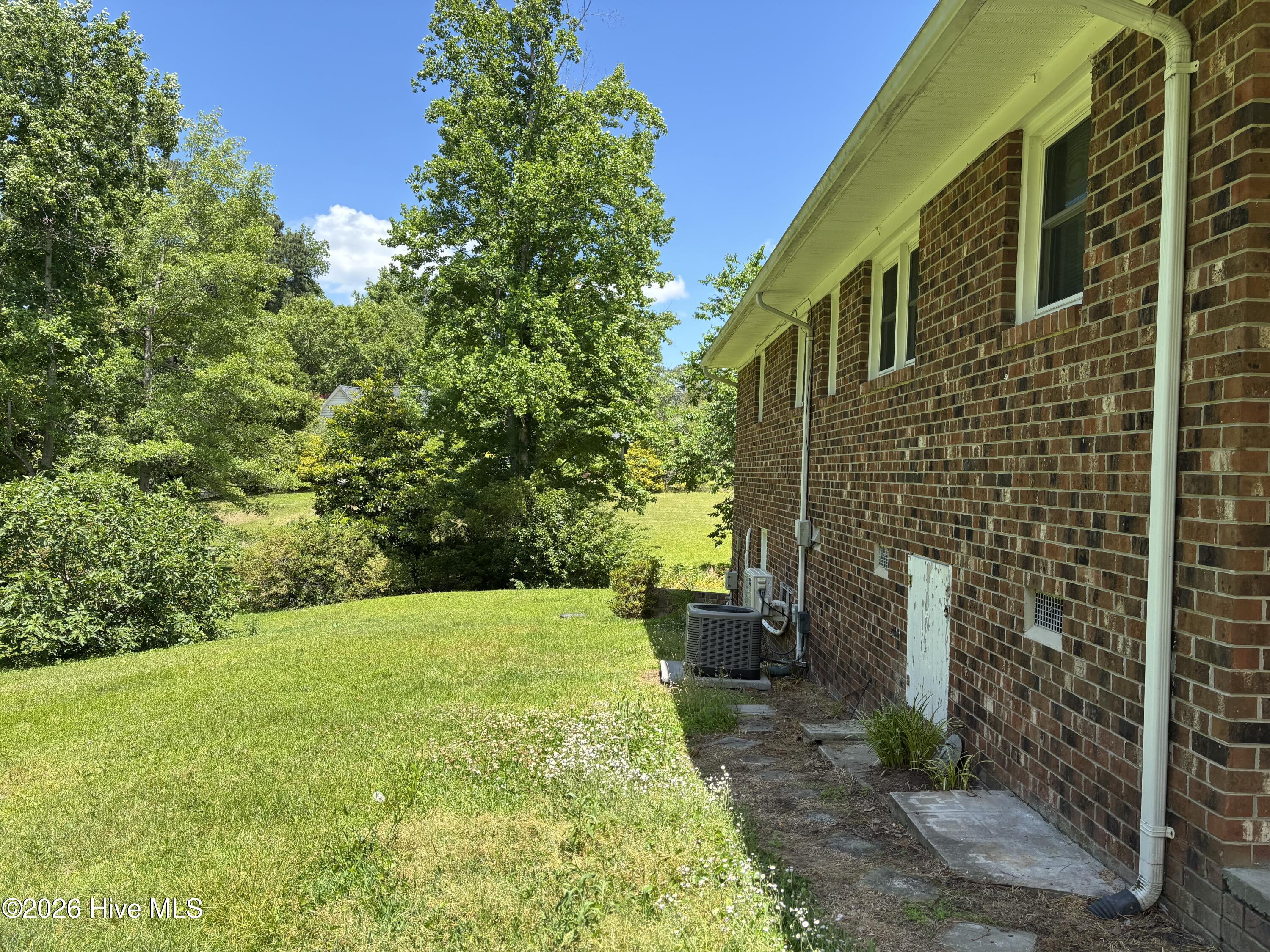 312 Neuse Cliff Road New Bern, NC 28560 - Photo 35 of 56 Rear view of house