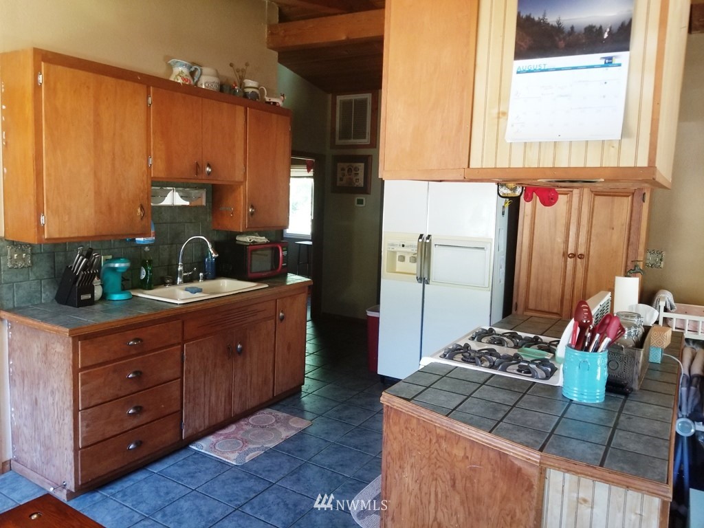 1855 H Street Road Blaine, WA 98230 - Photo 5 of 25 Gallery Image 5